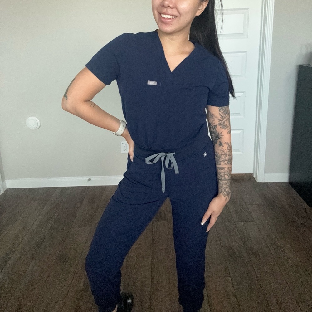 Lightly Worn Figs Scrub Set - Navy (With Aya Logo)